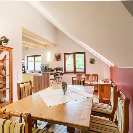 Schoenes Praegant Apartament