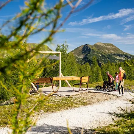 Schoenes Praegant Apartament