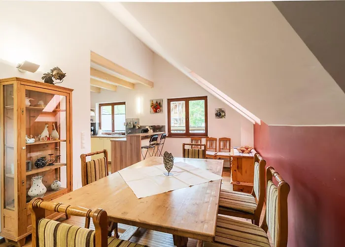 Schoenes Praegant Apartament